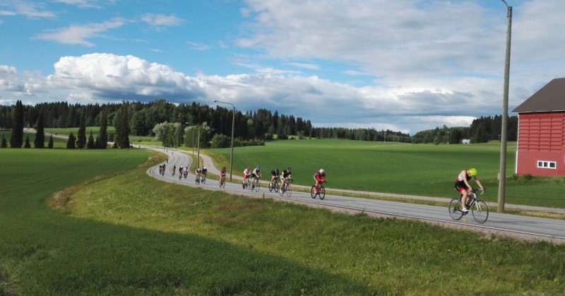 Ironman Kärkölä kuva pyöräilijöisä