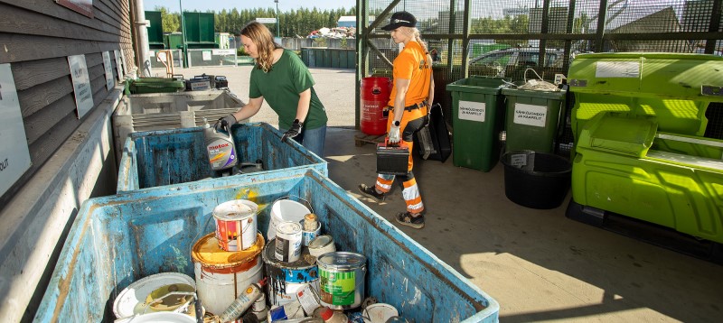 Monet jätteet voi viedä lajitteluasemalle maksutta