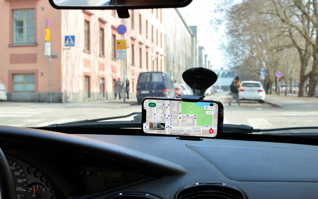 Kärkölässä kerätään mobiilipelillä tietoa kaduista ja liikennemerkeistä